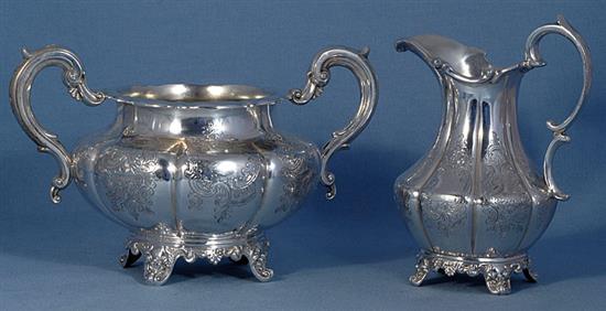 An early Victorian silver sugar basin and tall cream jug, by William Hunter, jug height 161mm, weight 22.3oz/695grms.